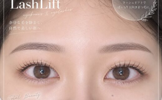 ＼ まつ毛パーマ × 眉毛WAX ／ まつ毛も眉毛もまとめてキレイに まつ毛パーマで根元から立ち上げ、 自まつ毛の長さを活かしたぱっちりeyeに 眉毛WAXで余分な毛や産毛を整えて、 眉の輪郭までスッキリとした仕上がりに◎